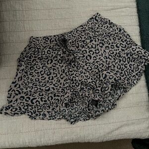 American Eagle women’s leopard shorts